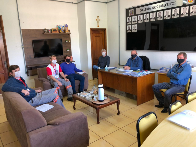 PREFEITO RECEBE VISITA DA RGE SUL